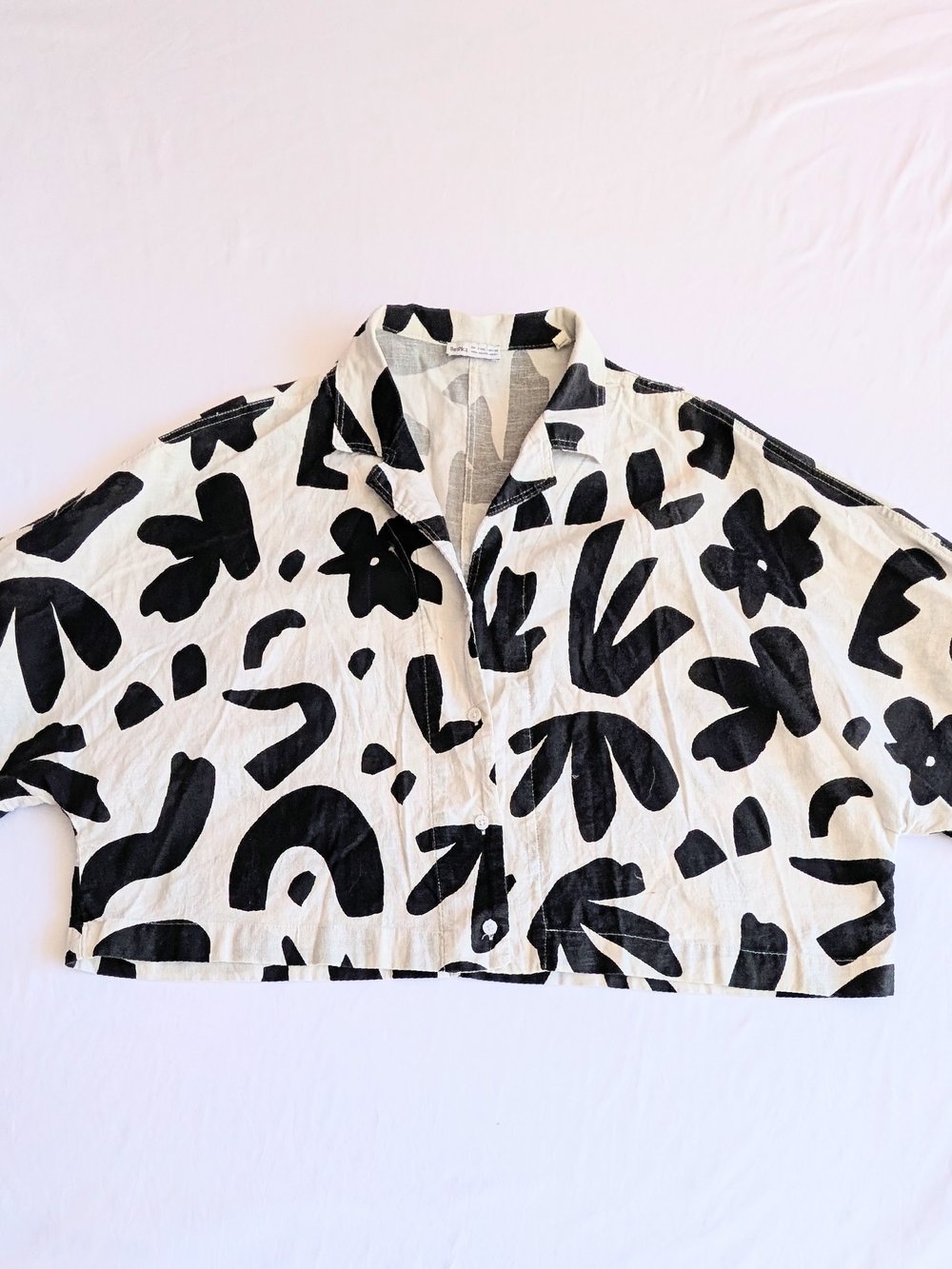 Bershka Black & White Abstract Cropped Button-Up Shirt Small